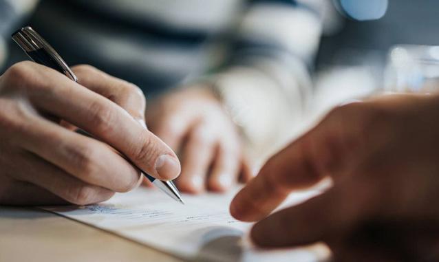 ¿Qué es un contrato de alquiler de auto?